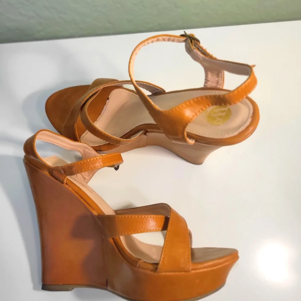 W3 CUNNINGHAM CAMEL STRAPPY WEDGES SIZE 7